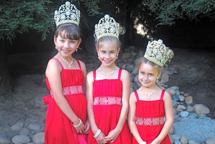 Hanford Portuguese Festa 2014's junior queens
